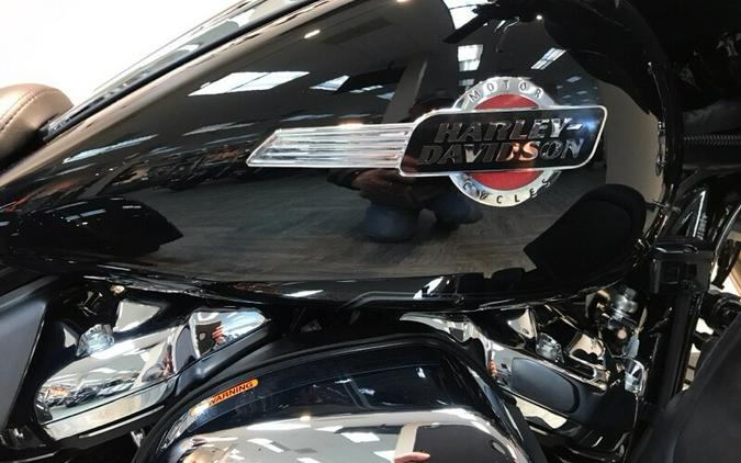 2024 Harley-Davidson Tri Glide Ultra Vivid Black FLHTCUTG