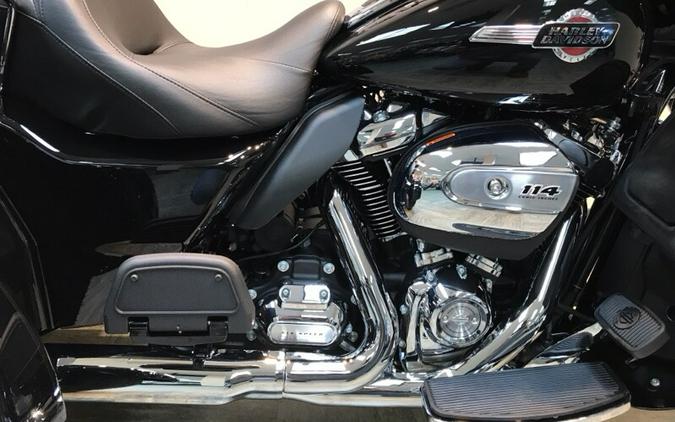 2024 Harley-Davidson Tri Glide Ultra Vivid Black FLHTCUTG