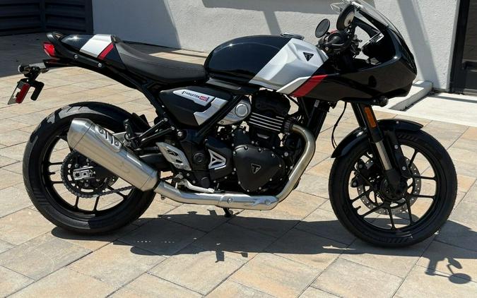 2026 Triumph Thruxton 400 Phantom Black / Aluminium Silver
