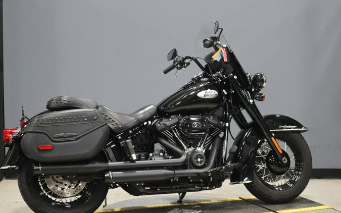 2024 Harley-Davidson Heritage Classic Vivid Black - Black Finish