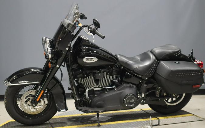 2024 Harley-Davidson Heritage Classic Vivid Black - Black Finish