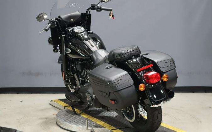 2024 Harley-Davidson Heritage Classic Vivid Black - Black Finish