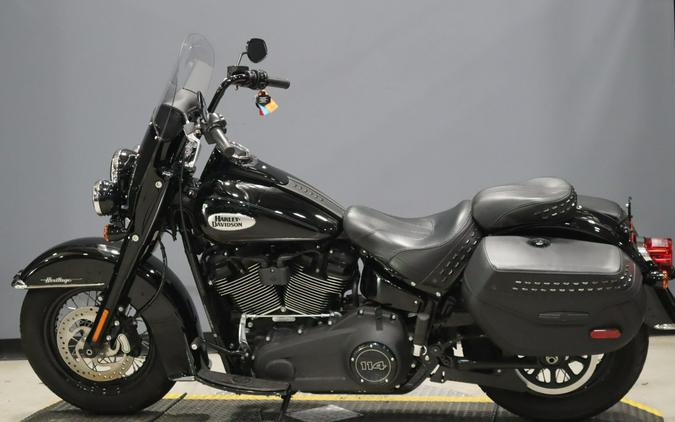 2024 Harley-Davidson Heritage Classic Vivid Black - Black Finish