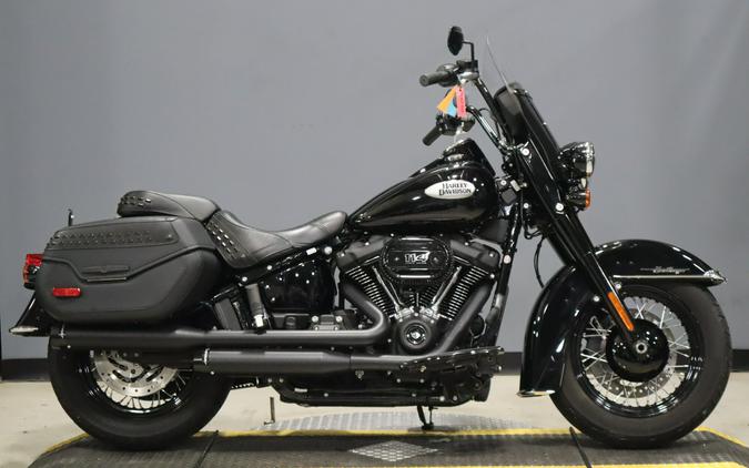 2024 Harley-Davidson Heritage Classic Vivid Black - Black Finish