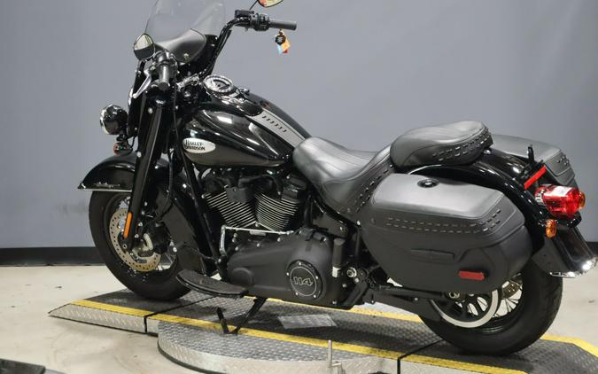 2024 Harley-Davidson Heritage Classic Vivid Black - Black Finish