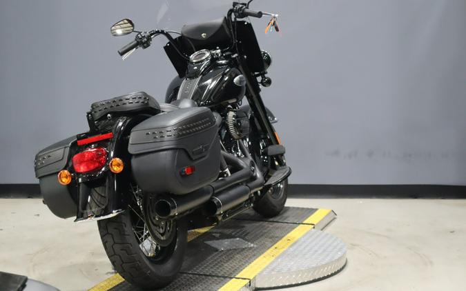 2024 Harley-Davidson Heritage Classic Vivid Black - Black Finish