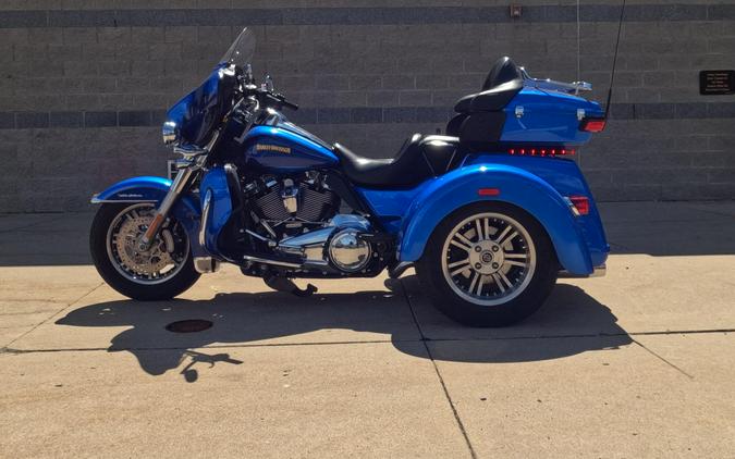 2017 Harley-Davidson Tri Glide Ultra Custom Colour Bonneville Blue/Fathom Blue