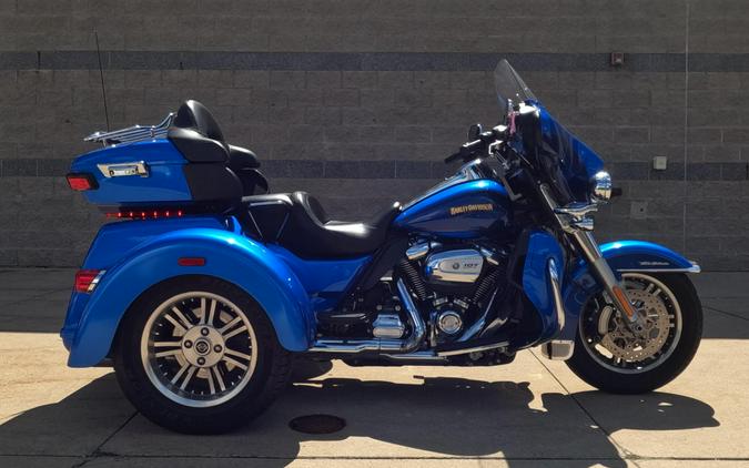 2017 Harley-Davidson Tri Glide Ultra Custom Colour Bonneville Blue/Fathom Blue