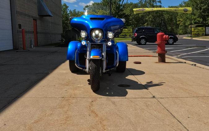 2017 Harley-Davidson Tri Glide Ultra Custom Colour Bonneville Blue/Fathom Blue