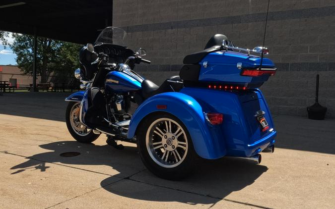 2017 Harley-Davidson Tri Glide Ultra Custom Colour Bonneville Blue/Fathom Blue