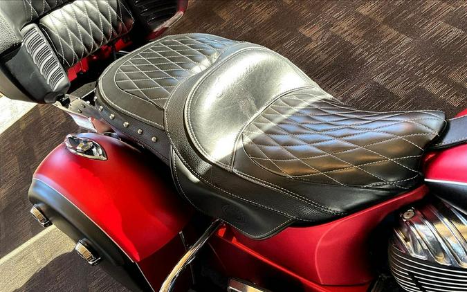 2019 Indian Motorcycle® Roadmaster® Icon Series Ruby Smoke/Thunder Black