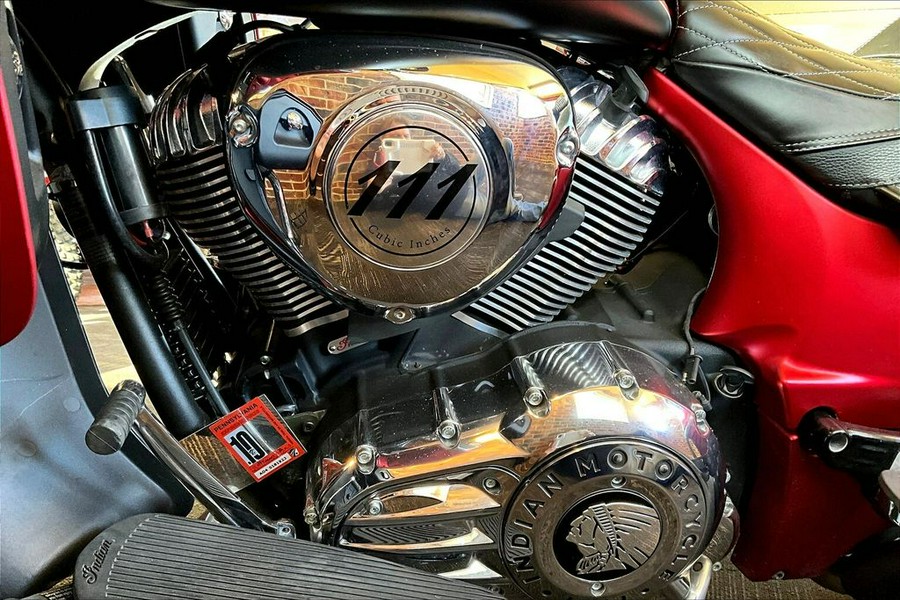 2019 Indian Motorcycle® Roadmaster® Icon Series Ruby Smoke/Thunder Black