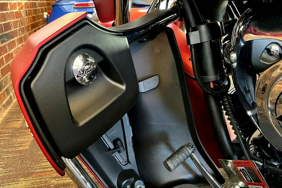 2019 Indian Motorcycle® Roadmaster® Icon Series Ruby Smoke/Thunder Black