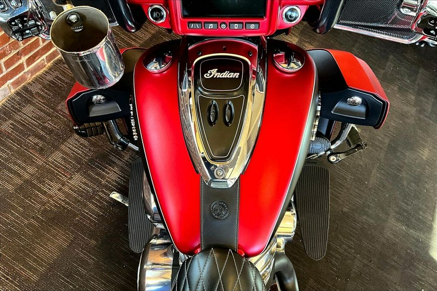2019 Indian Motorcycle® Roadmaster® Icon Series Ruby Smoke/Thunder Black