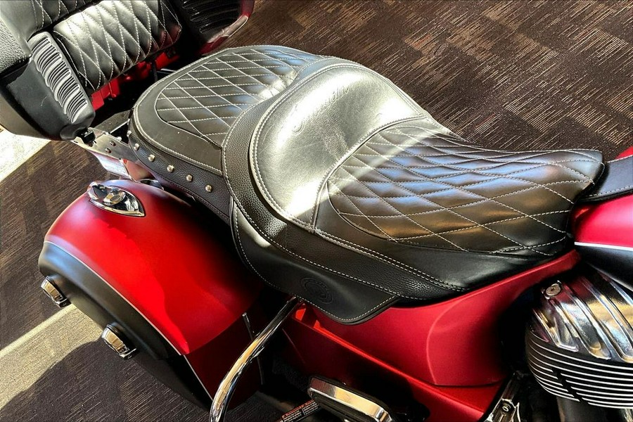 2019 Indian Motorcycle® Roadmaster® Icon Series Ruby Smoke/Thunder Black