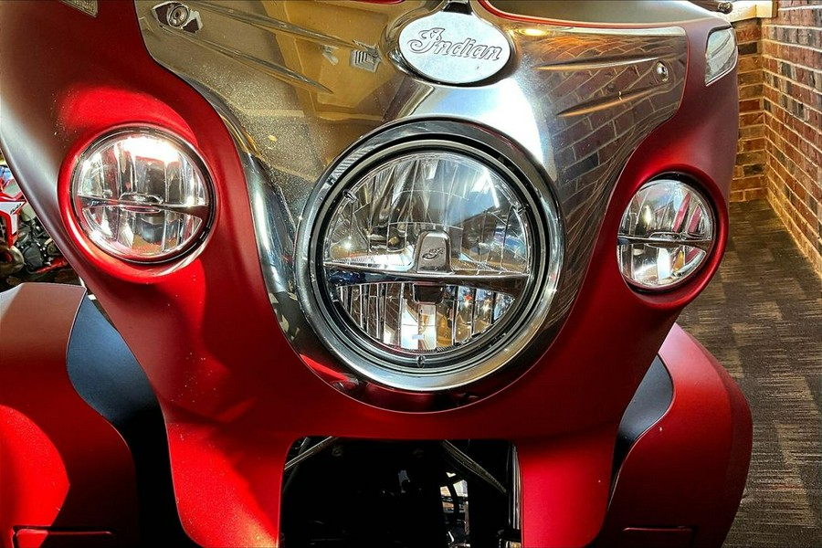 2019 Indian Motorcycle® Roadmaster® Icon Series Ruby Smoke/Thunder Black