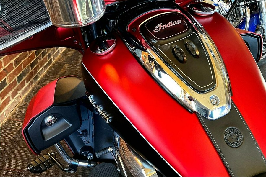 2019 Indian Motorcycle® Roadmaster® Icon Series Ruby Smoke/Thunder Black