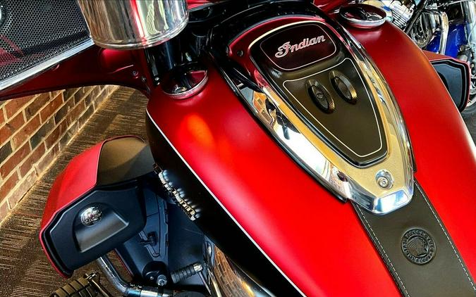 2019 Indian Motorcycle® Roadmaster® Icon Series Ruby Smoke/Thunder Black