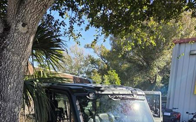 2026 Can-Am® Defender MAX Limited HD11 Desert Tan & Carbon Black