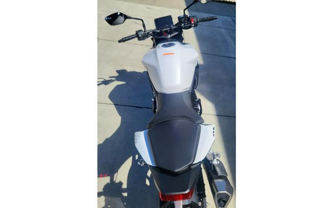 2025 CB750 HORNET - Honda