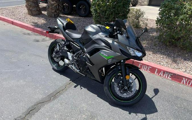 2024 Kawasaki Ninja® 650 Metallic Matte Dark Gray/Metallic Spark Black