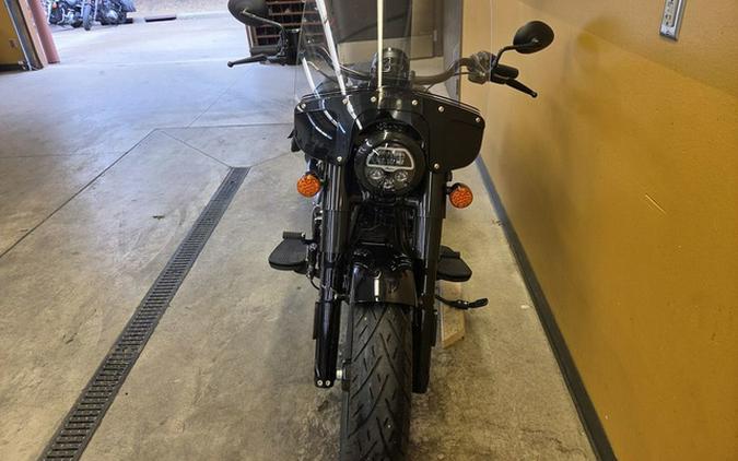2025 Indian Super Chief Dark Horse Black Metallic