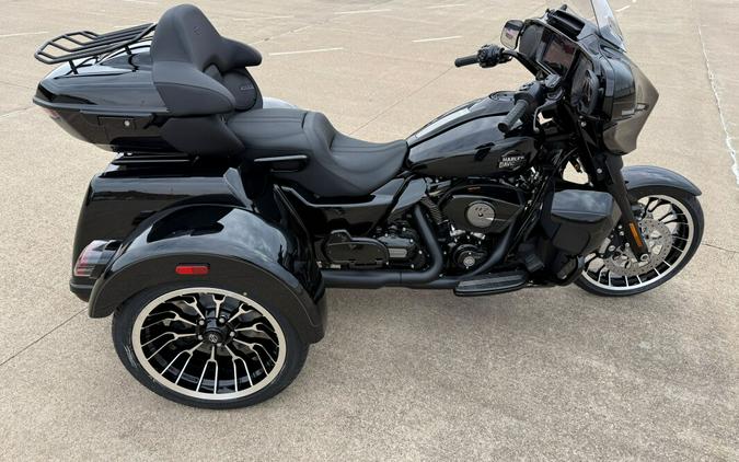 2026 Harley-Davidson® Street Glide 3 Limited Vivid Black Black Trim