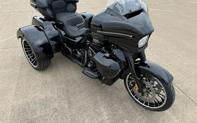 2026 Harley-Davidson® Street Glide 3 Limited Vivid Black Black Trim