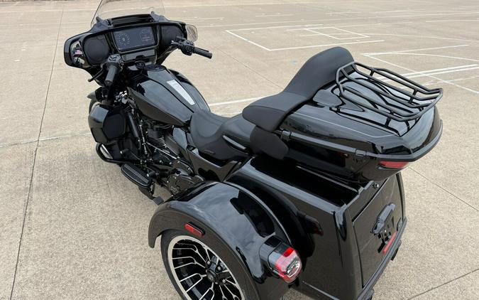 2026 Harley-Davidson® Street Glide 3 Limited Vivid Black Black Trim