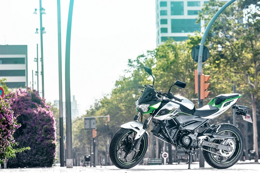 2024 Kawasaki Z® e-1 ABS - Spark a New Era As Early As December 2023!