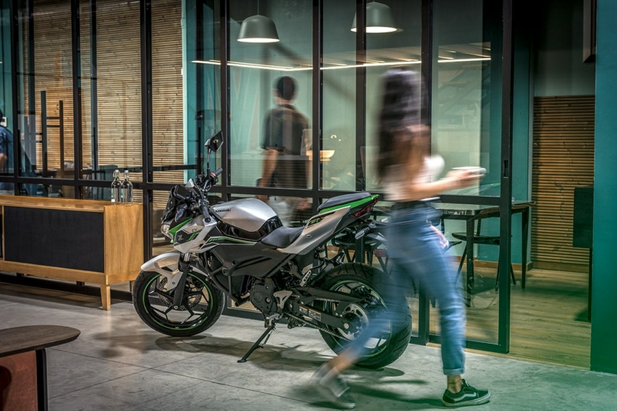 2024 Kawasaki Z® e-1 ABS - Spark a New Era As Early As December 2023!