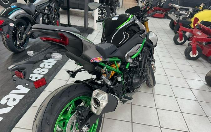 2025 Kawasaki METALLIC MATTE GRAPHITE GRAY Z9