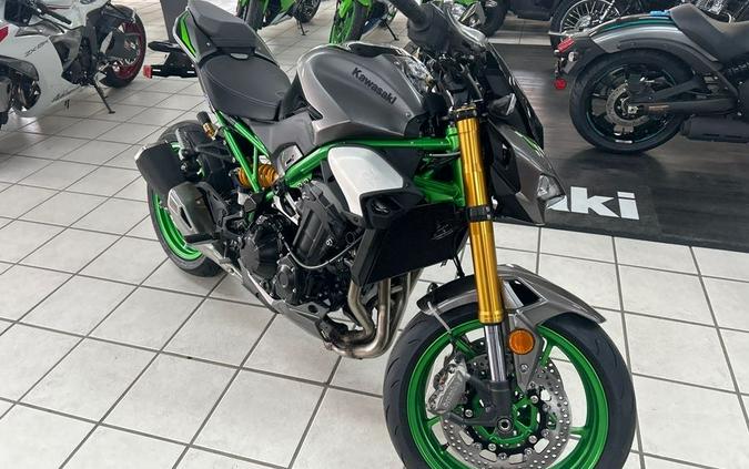 2025 Kawasaki METALLIC MATTE GRAPHITE GRAY Z9