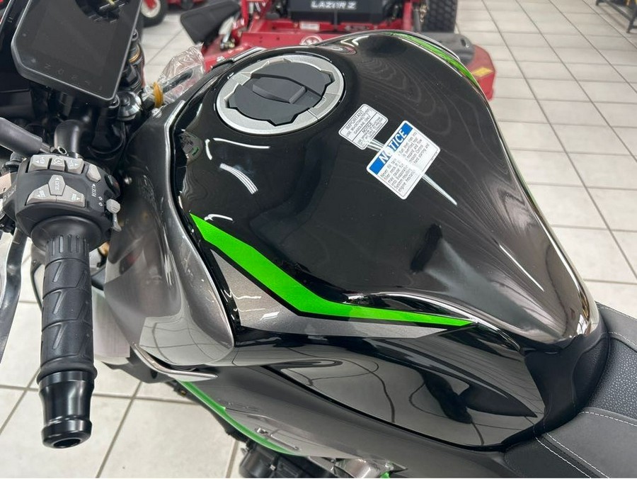 2025 Kawasaki METALLIC MATTE GRAPHITE GRAY Z9
