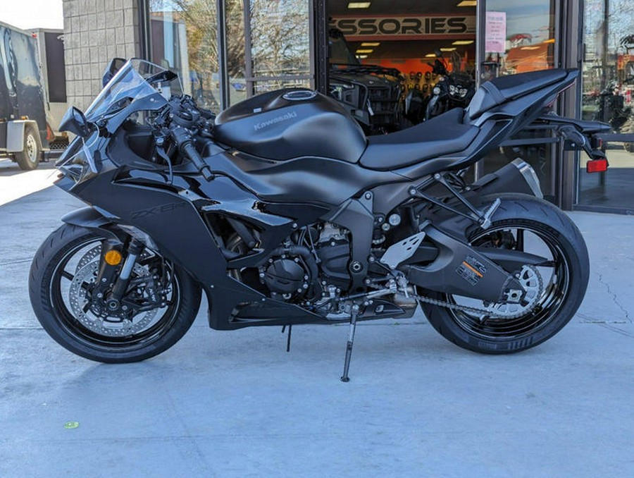 2024 Kawasaki Ninja® ZX™-6R Metallic Flat Spark Black/Ebony