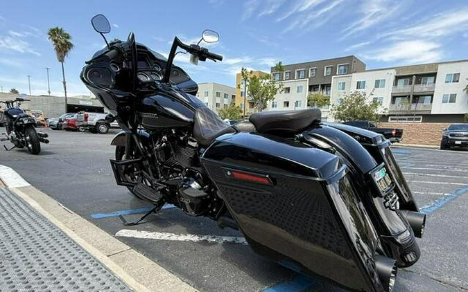 2019 Harley-Davidson® Road Glide® Special Vivid Black