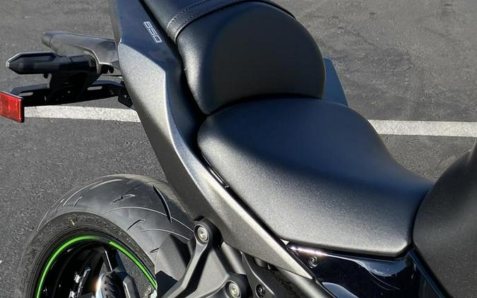 2024 Kawasaki Ninja® 650 Metallic Matte Graphenesteel Gray/Ebony