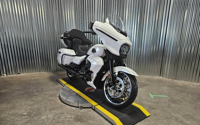 2026 Harley-Davidson Street Glide Limited White Onyx Pearl Black Trim