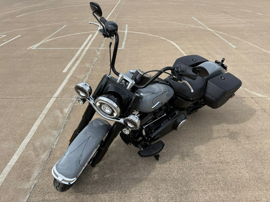 2026 Harley-Davidson® Heritage Classic Dark Billiard Gray Black Cast Wheels