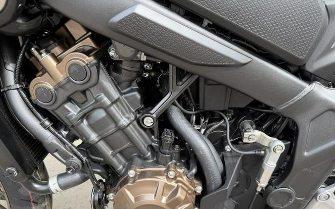 2025 Honda® CB650R E-Clutch