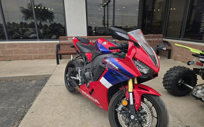 2024 HONDA CBR1000RR BASE