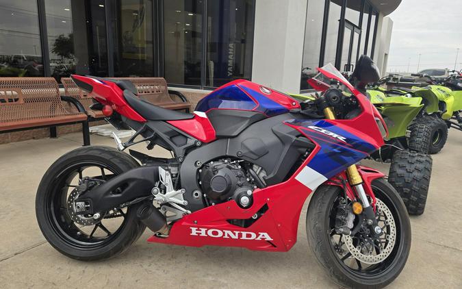 2024 HONDA CBR1000RR BASE