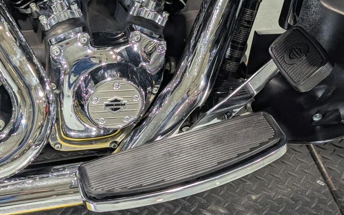 2012 Harley-Davidson® Electra Glide® Ultra Limited Big Blue Pearl/Vivid Black