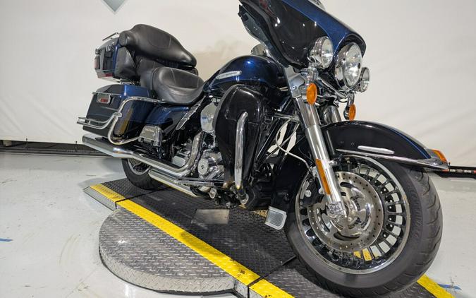 2012 Harley-Davidson® Electra Glide® Ultra Limited Big Blue Pearl/Vivid Black