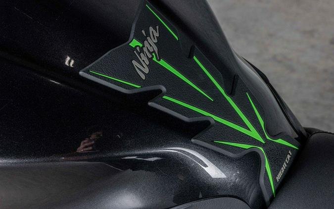 2022 Kawasaki Ninja 400 Base