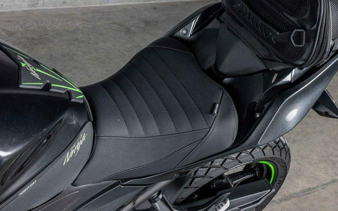 2022 Kawasaki Ninja 400 Base