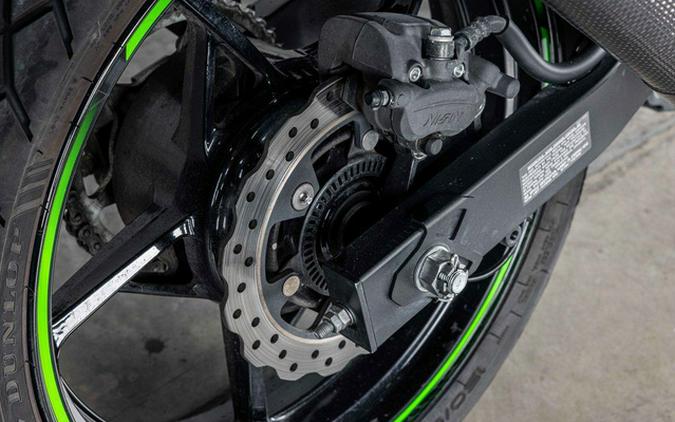 2022 Kawasaki Ninja 400 Base
