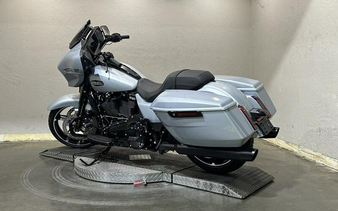 Harley-Davidson Street Glide® 2024 FLHX 84433845 ATLAS SLV MTLIC