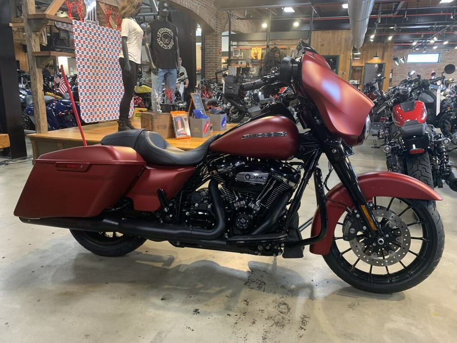 Harley-Davidson Street Glide Special 2019 FLHXS Wicked Red Denim