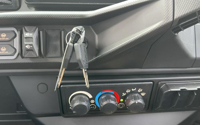 2026 Can-Am Defender MAX XT CAB HD11